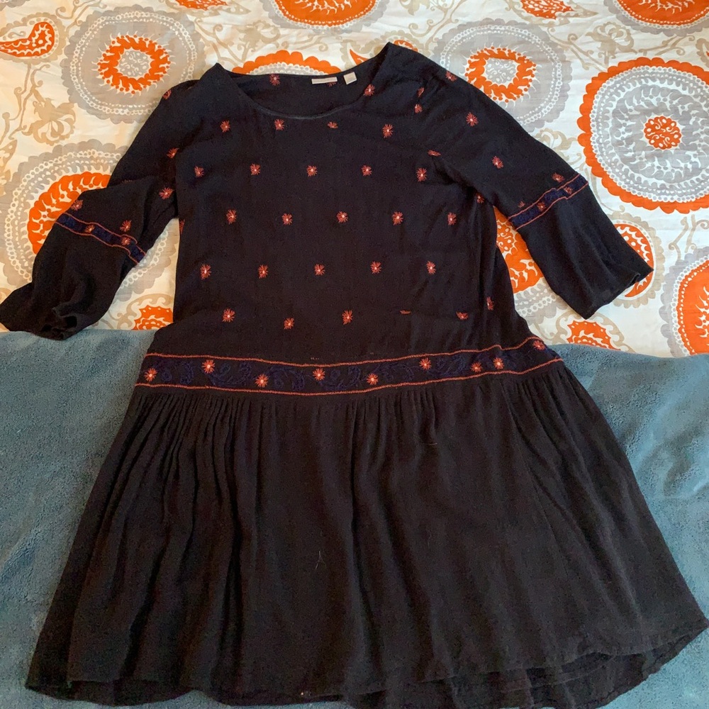 Small hinge shift dress